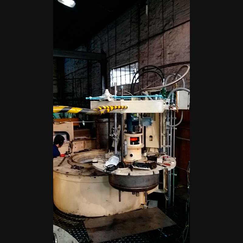 HORNOS BATCH CARGA VERTICAL ELÉCTRICOS CON RESISTENCIAS DE BARRAS CONFORMADAS Fe-Cr-Al TIPO RO HASTA 1150°C mod. “BV-E-RO” HORNOS BATCH CARGA VERTICAL ELÉCTRICOS CON RESISTENCIAS DE BARRAS CONFORMADAS Fe-Cr-Al TIPO RO HASTA 1150°C mod. “BV-E-RO”